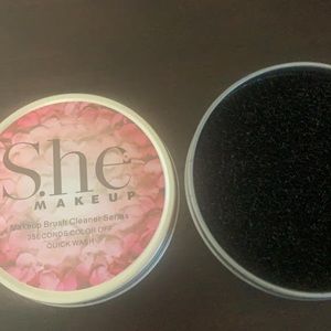 Make up brush cleaner